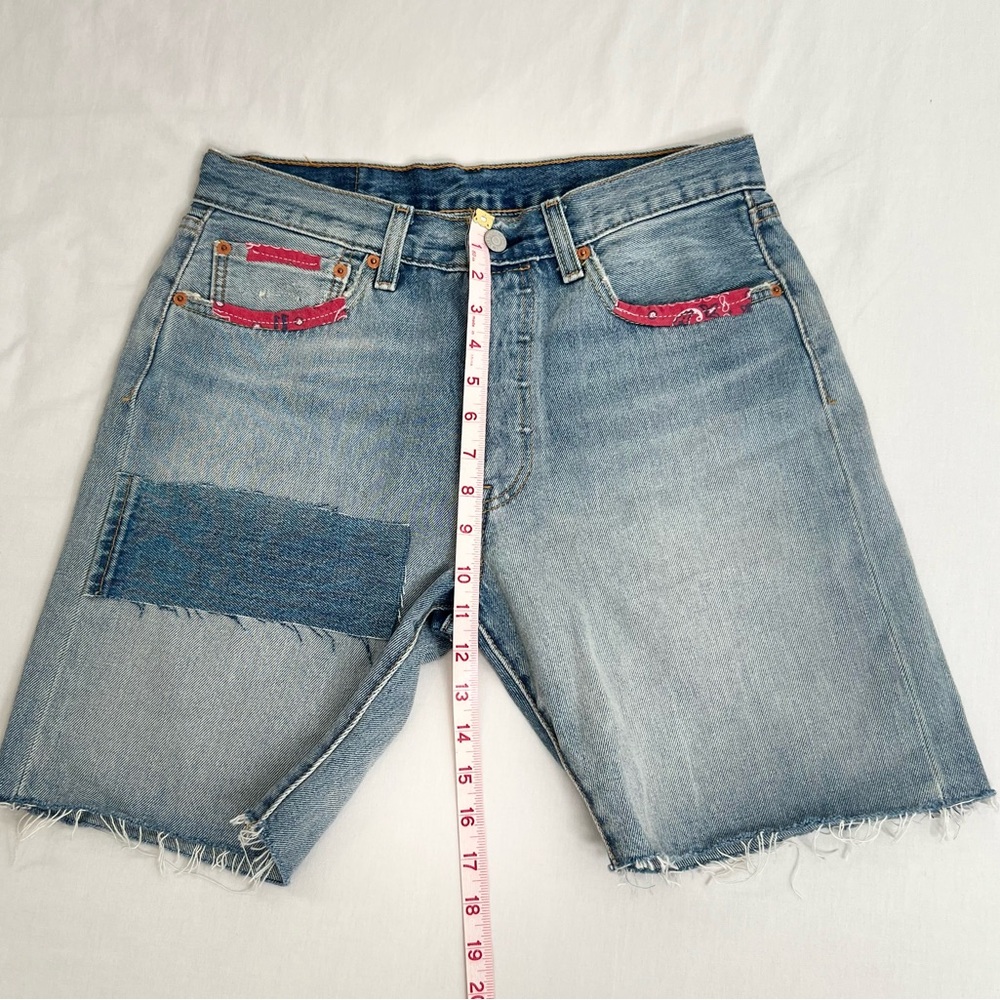 Levi's 501 Shorts Women's Size 32 Blue Denim High Rise Button Fly - Picture 2 of 10